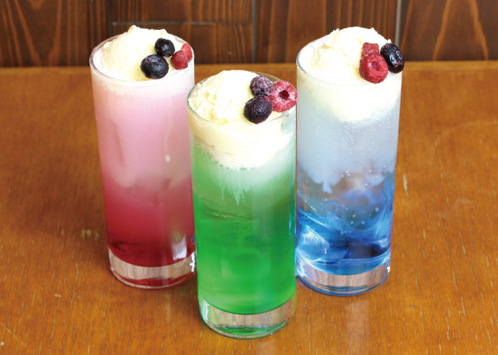 松菱 4階喫茶・軽食パプリカ クリームソーダ